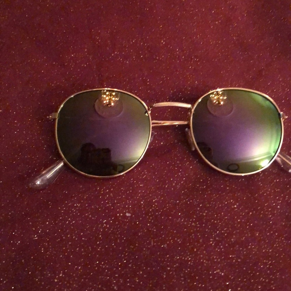 Purple vintage style round sunglasses